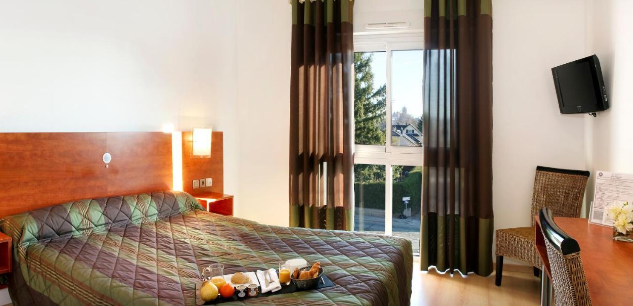 Hotel Les Peyrieres Olemps Екстериор снимка