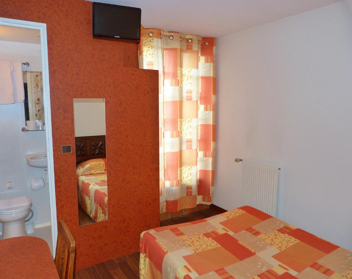 Hotel Les Peyrieres Olemps Екстериор снимка