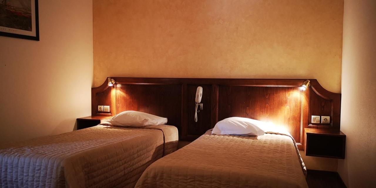 Hotel Les Peyrieres Olemps Екстериор снимка