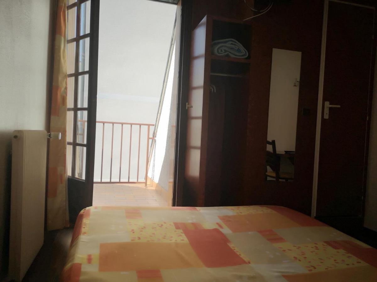 Hotel Les Peyrieres Olemps Екстериор снимка