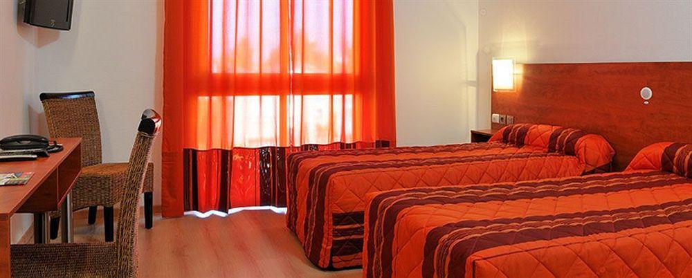 Hotel Les Peyrieres Olemps Екстериор снимка