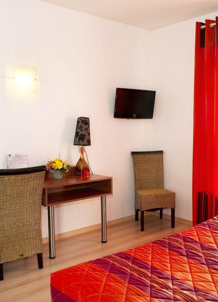 Hotel Les Peyrieres Olemps Екстериор снимка