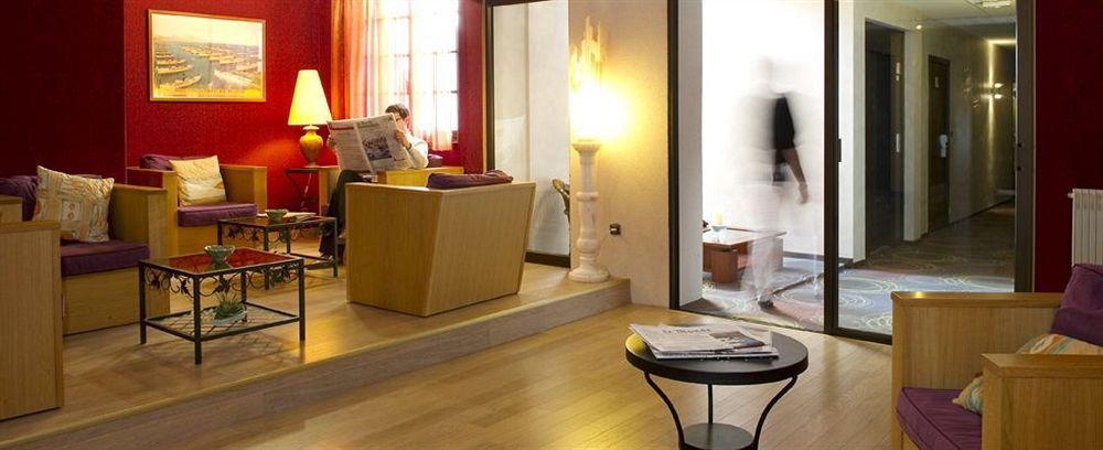 Hotel Les Peyrieres Olemps Екстериор снимка