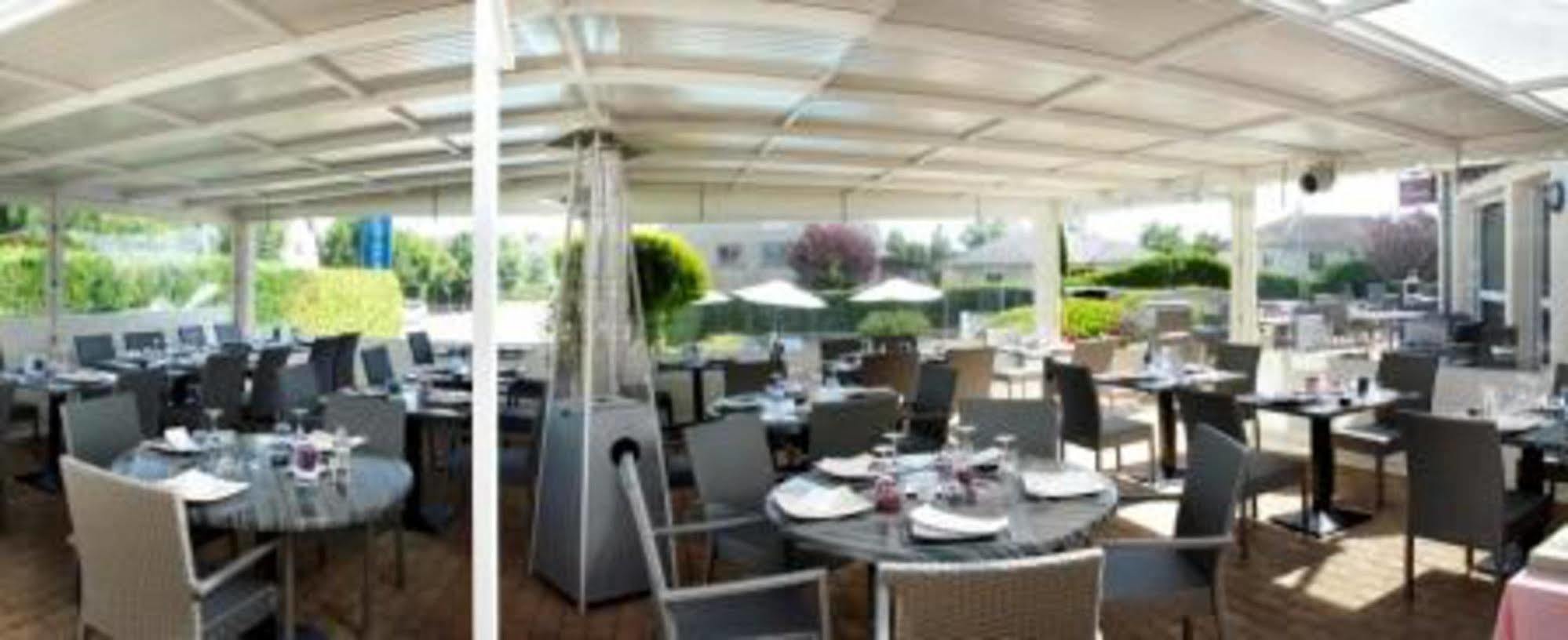 Hotel Les Peyrieres Olemps Екстериор снимка