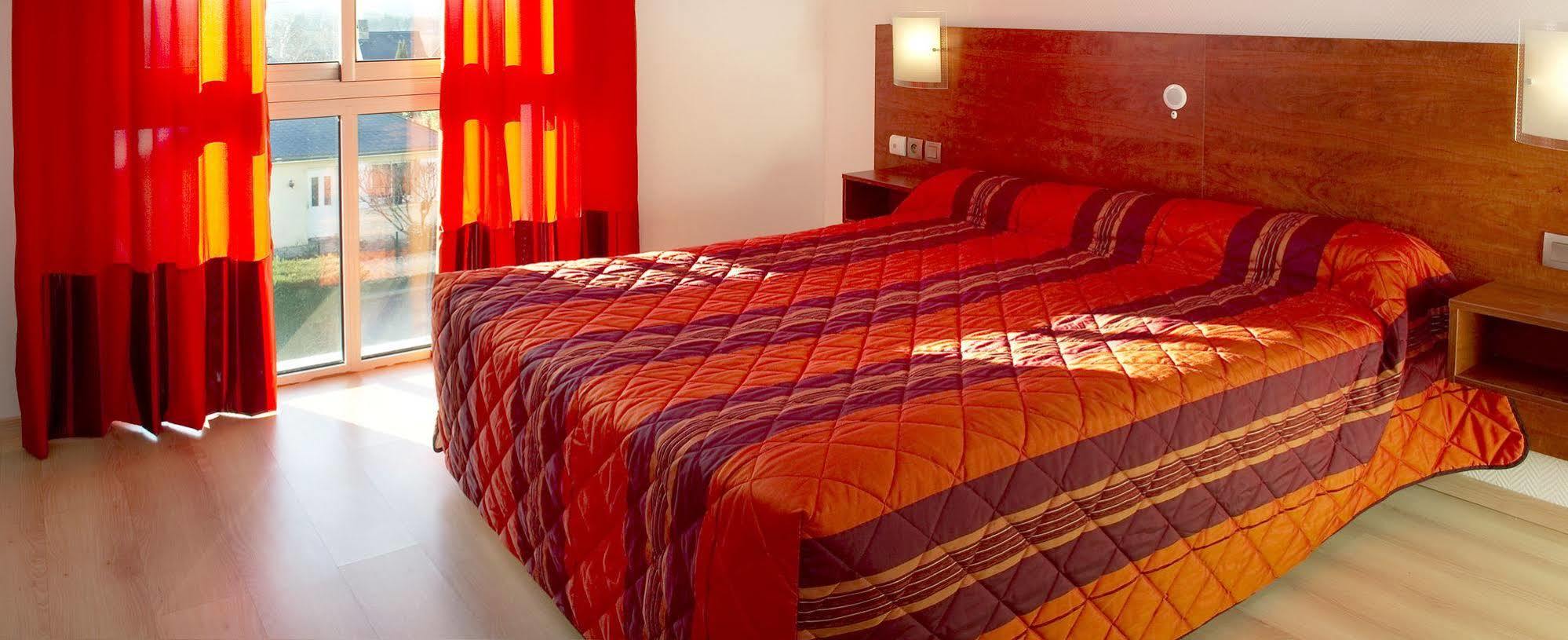 Hotel Les Peyrieres Olemps Екстериор снимка