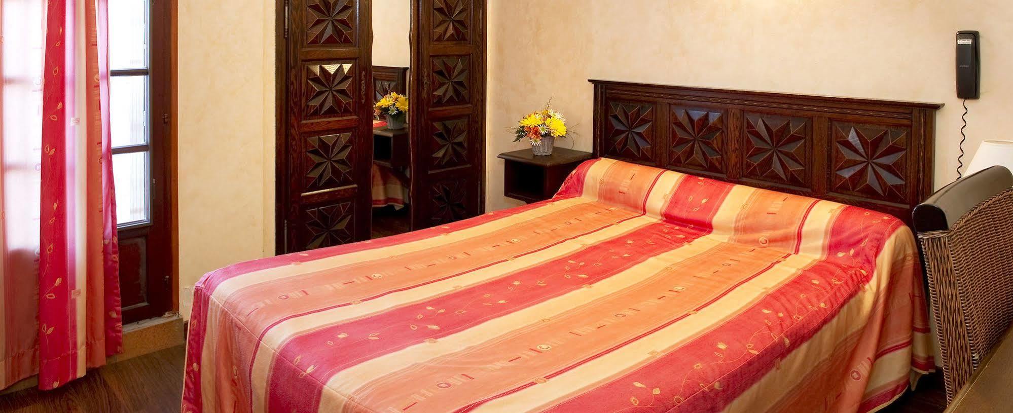 Hotel Les Peyrieres Olemps Екстериор снимка