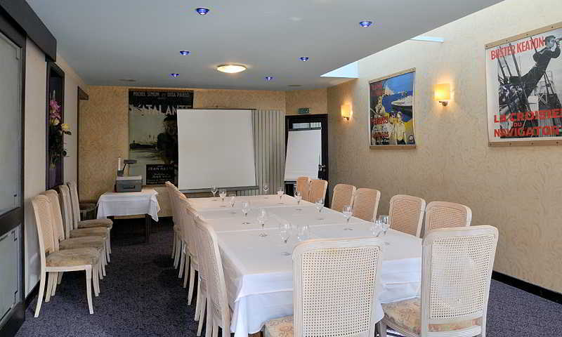 Hotel Les Peyrieres Olemps Екстериор снимка